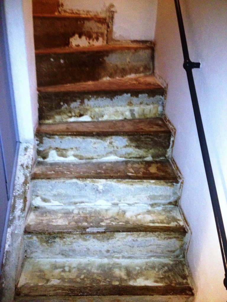 schmutzige Treppe